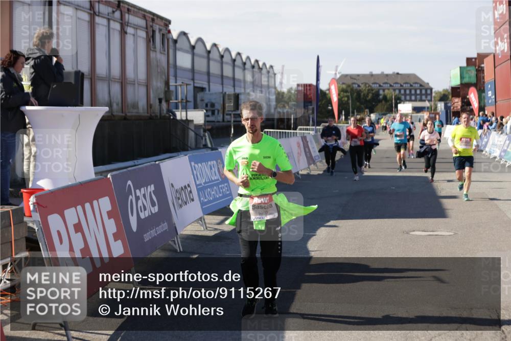 03.10.2025 - Köhlbrandbrückenlauf Jannik Wohlers http://msf.ph/oto/9115267 03.10.2025 13:32:43 Ziel 5226, 5255, 5286, 5442, 5876, 6147, 6148, 6360, 6513 meine-sportfotos.de