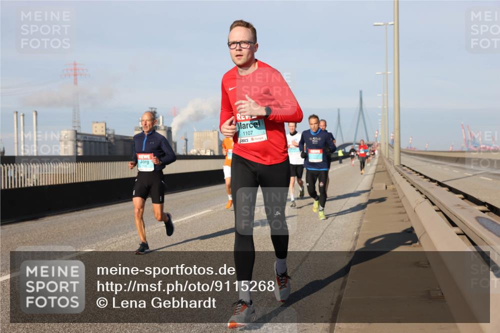 03.10.2025 - Köhlbrandbrückenlauf Lena Gebhardt http://msf.ph/oto/9115268 03.10.2025 09:43:30 Position 2 1107, 3504 meine-sportfotos.de
