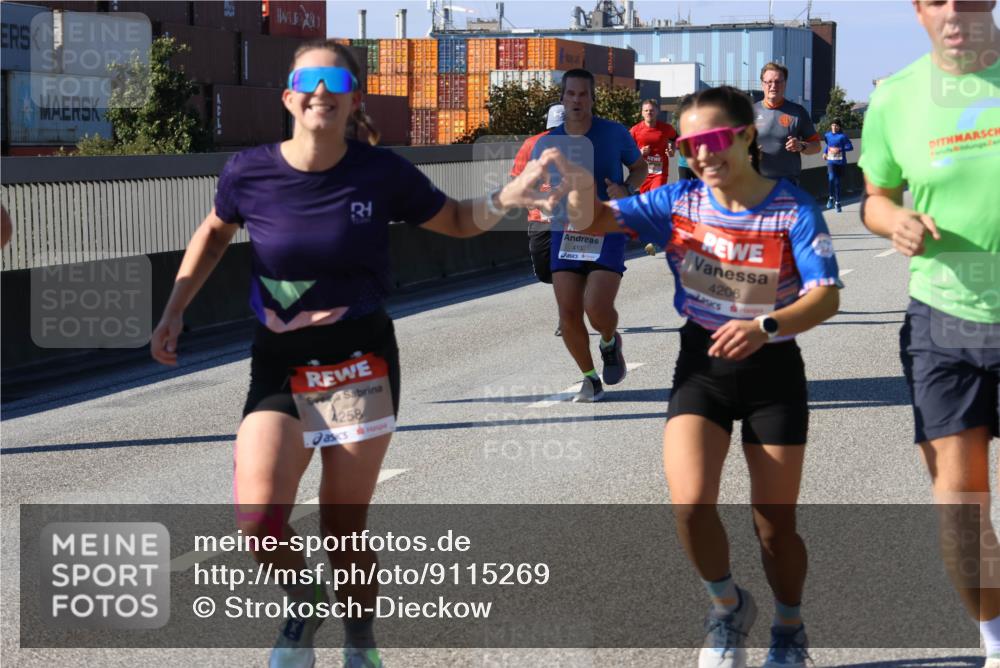 03.10.2025 - Köhlbrandbrückenlauf Strokosch-Dieckow http://msf.ph/oto/9115269 03.10.2025 12:47:57 Position 3 4258, 4130, 4206 meine-sportfotos.de