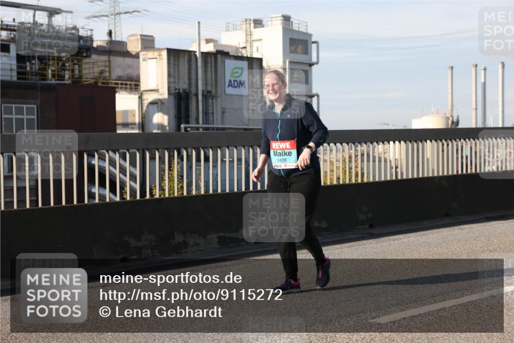 03.10.2025 - Köhlbrandbrückenlauf Lena Gebhardt http://msf.ph/oto/9115272 03.10.2025 10:18:01 Position 2 2428 meine-sportfotos.de
