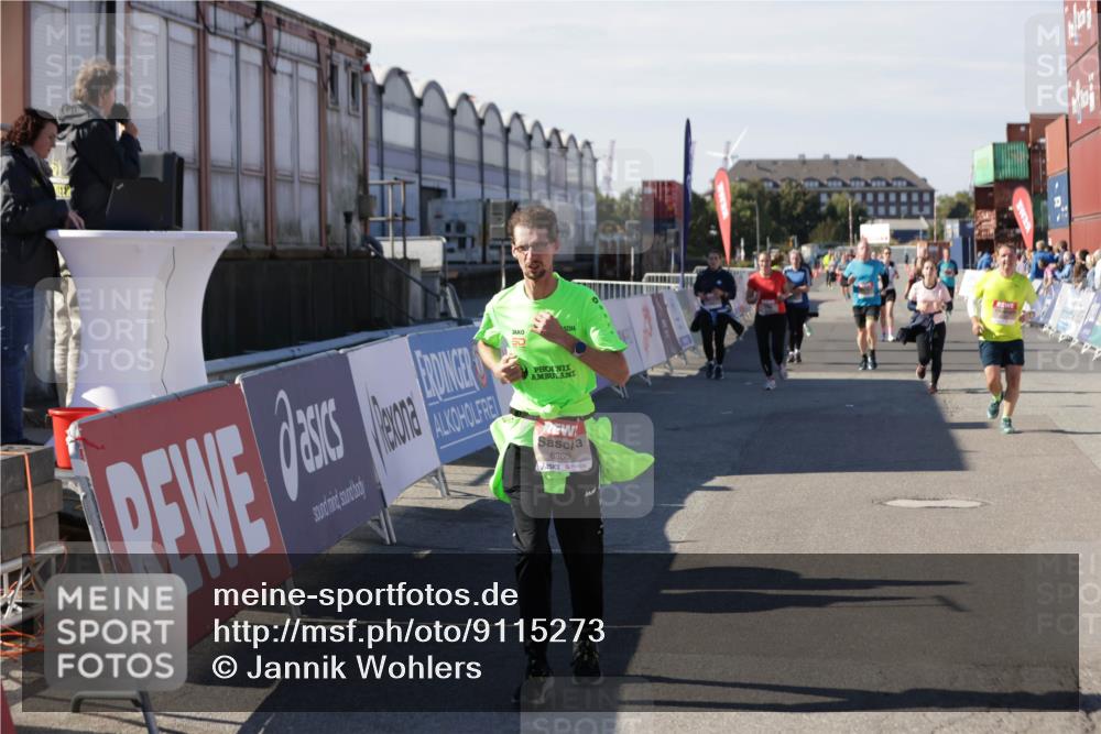 03.10.2025 - Köhlbrandbrückenlauf Jannik Wohlers http://msf.ph/oto/9115273 03.10.2025 13:32:43 Ziel 5226, 5255, 5286, 5442, 5876, 6147, 6148, 6360, 6513 meine-sportfotos.de