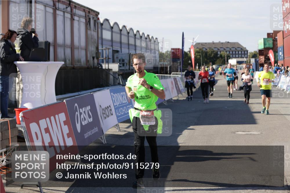 03.10.2025 - Köhlbrandbrückenlauf Jannik Wohlers http://msf.ph/oto/9115279 03.10.2025 13:32:43 Ziel 5226, 5255, 5286, 5442, 5876, 6147, 6148, 6360, 6513 meine-sportfotos.de
