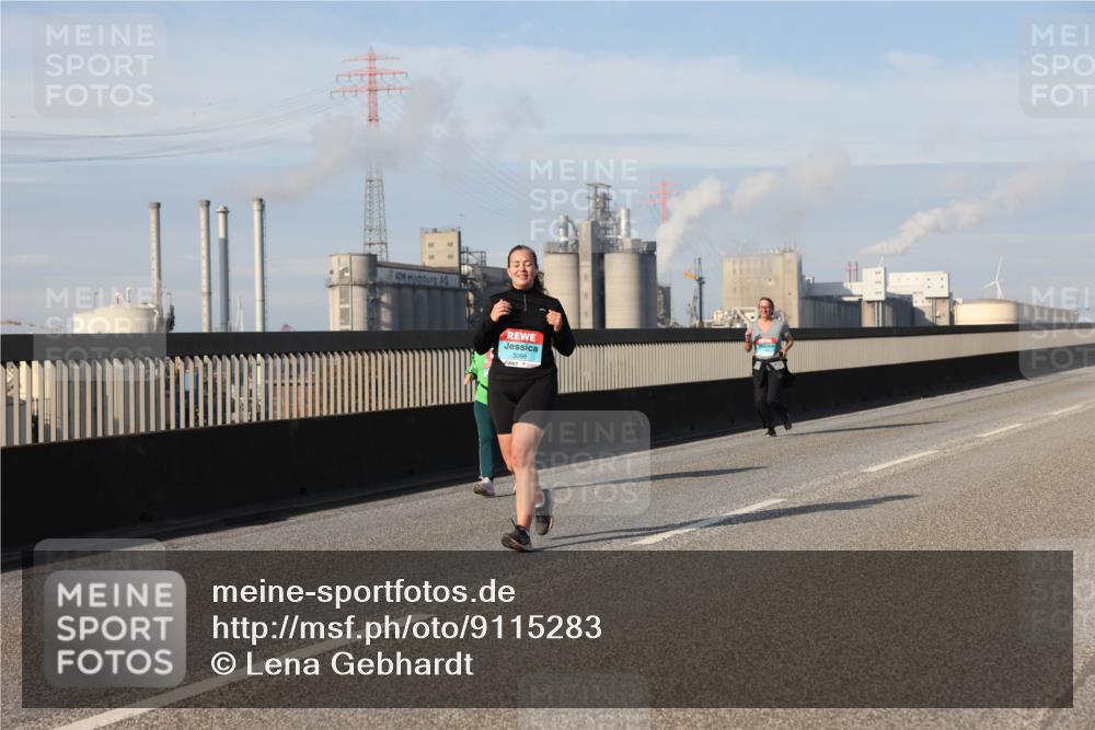 03.10.2025 - Köhlbrandbrückenlauf Lena Gebhardt http://msf.ph/oto/9115283 03.10.2025 10:18:08 Position 2 3098 meine-sportfotos.de