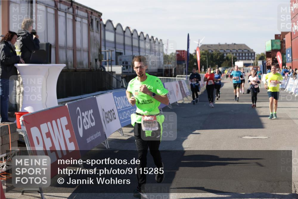 03.10.2025 - Köhlbrandbrückenlauf Jannik Wohlers http://msf.ph/oto/9115285 03.10.2025 13:32:43 Ziel 5226, 5255, 5286, 5442, 5876, 6147, 6148, 6360, 6513 meine-sportfotos.de