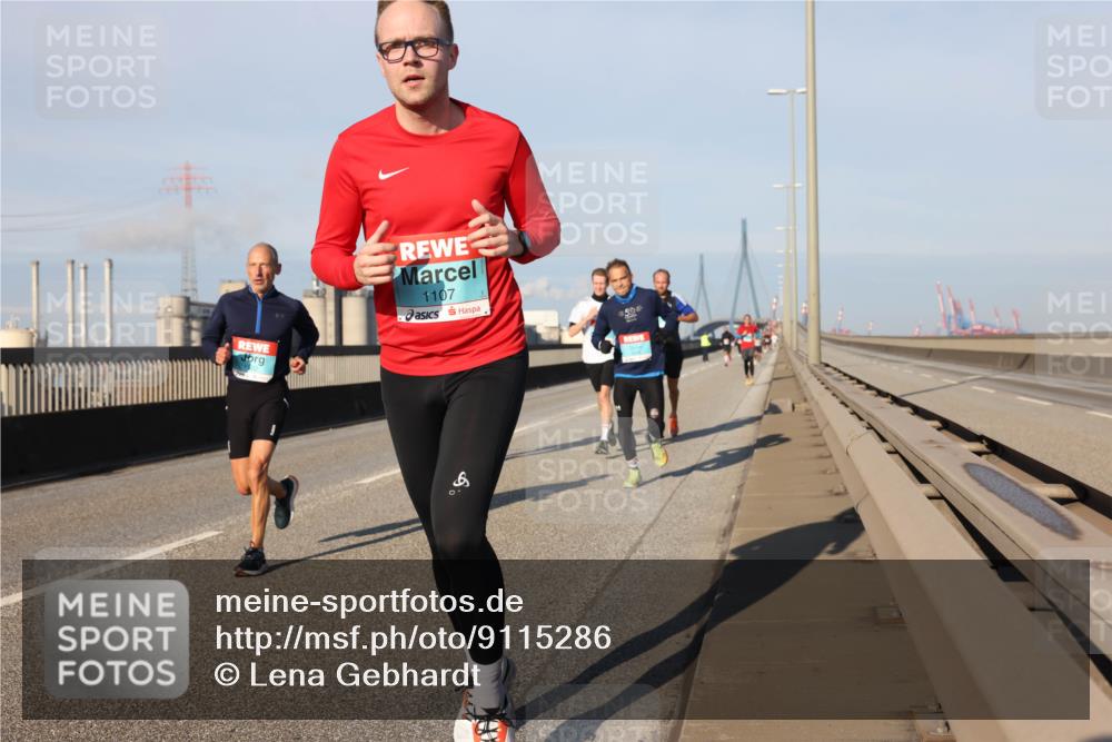 03.10.2025 - Köhlbrandbrückenlauf Lena Gebhardt http://msf.ph/oto/9115286 03.10.2025 09:43:30 Position 2 1107, 50 meine-sportfotos.de