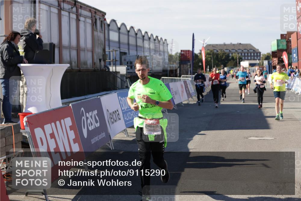 03.10.2025 - Köhlbrandbrückenlauf Jannik Wohlers http://msf.ph/oto/9115290 03.10.2025 13:32:43 Ziel 5226, 5255, 5286, 5442, 5876, 6147, 6148, 6360, 6513 meine-sportfotos.de