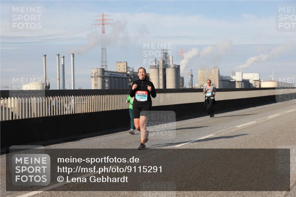 03.10.2025 - Köhlbrandbrückenlauf Lena Gebhardt http://msf.ph/oto/9115291 03.10.2025 10:18:09 Position 2  meine-sportfotos.de