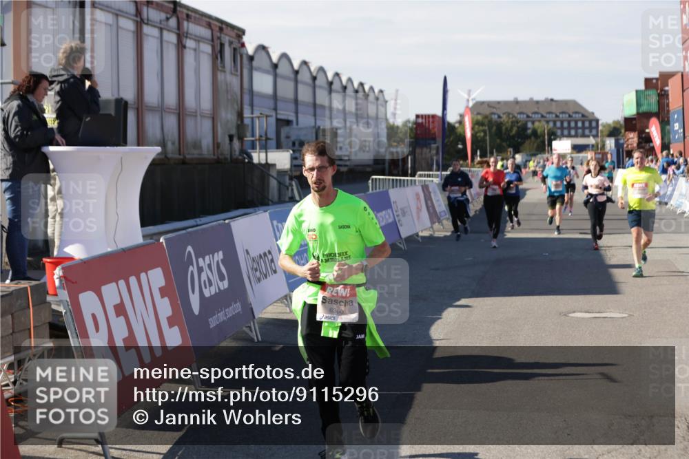 03.10.2025 - Köhlbrandbrückenlauf Jannik Wohlers http://msf.ph/oto/9115296 03.10.2025 13:32:43 Ziel 5226, 5255, 5286, 5442, 5876, 6147, 6148, 6360, 6513 meine-sportfotos.de