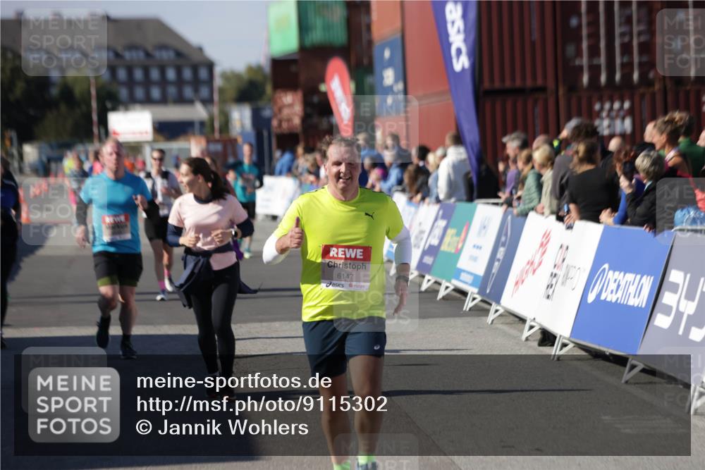 03.10.2025 - Köhlbrandbrückenlauf Jannik Wohlers http://msf.ph/oto/9115302 03.10.2025 13:32:45 Ziel 5133, 5226, 5255, 5442, 5446, 5477, 5478, 6147, 6148, 6360, 6513 meine-sportfotos.de