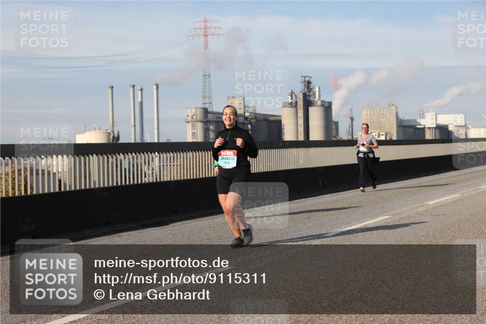 03.10.2025 - Köhlbrandbrückenlauf Lena Gebhardt http://msf.ph/oto/9115311 03.10.2025 10:18:09 Position 2 3098 meine-sportfotos.de