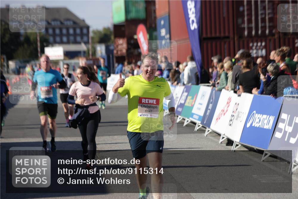 03.10.2025 - Köhlbrandbrückenlauf Jannik Wohlers http://msf.ph/oto/9115314 03.10.2025 13:32:45 Ziel 5133, 5226, 5255, 5442, 5446, 5477, 5478, 6147, 6148, 6360, 6513 meine-sportfotos.de