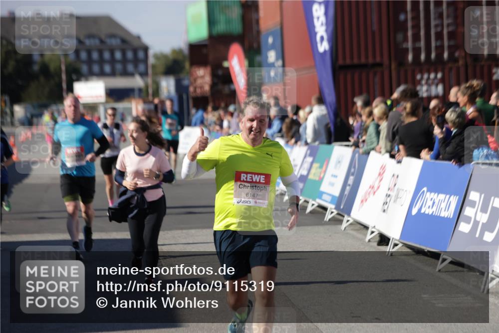 03.10.2025 - Köhlbrandbrückenlauf Jannik Wohlers http://msf.ph/oto/9115319 03.10.2025 13:32:45 Ziel 5133, 5226, 5255, 5442, 5446, 5477, 5478, 6147, 6148, 6360, 6513 meine-sportfotos.de