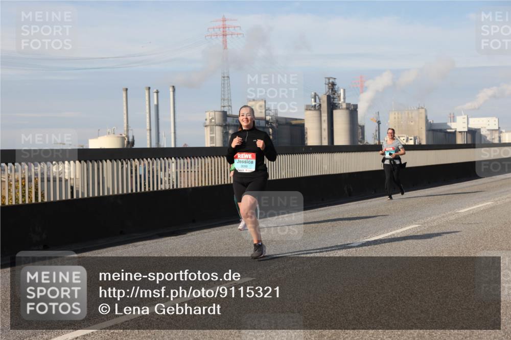 03.10.2025 - Köhlbrandbrückenlauf Lena Gebhardt http://msf.ph/oto/9115321 03.10.2025 10:18:09 Position 2 3098 meine-sportfotos.de