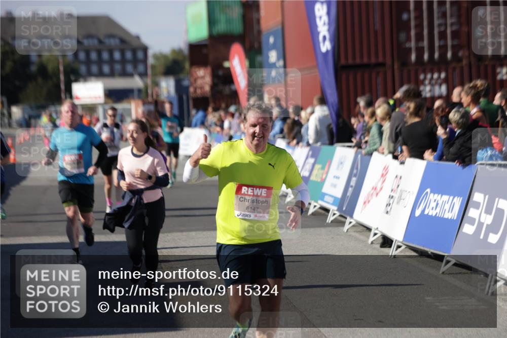 03.10.2025 - Köhlbrandbrückenlauf Jannik Wohlers http://msf.ph/oto/9115324 03.10.2025 13:32:45 Ziel 5133, 5226, 5255, 5442, 5446, 5477, 5478, 6147, 6148, 6360, 6513 meine-sportfotos.de