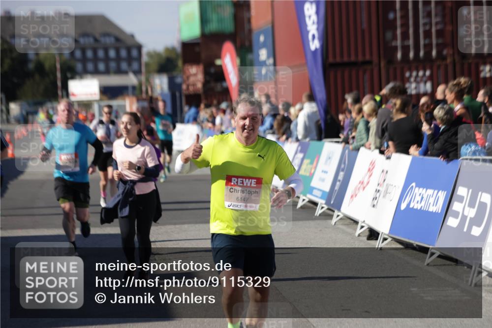 03.10.2025 - Köhlbrandbrückenlauf Jannik Wohlers http://msf.ph/oto/9115329 03.10.2025 13:32:45 Ziel 5133, 5226, 5255, 5442, 5446, 5477, 5478, 6147, 6148, 6360, 6513 meine-sportfotos.de