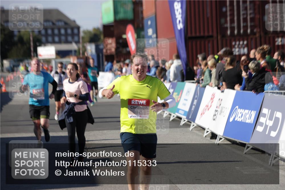 03.10.2025 - Köhlbrandbrückenlauf Jannik Wohlers http://msf.ph/oto/9115333 03.10.2025 13:32:45 Ziel 5133, 5226, 5255, 5442, 5446, 5477, 5478, 6147, 6148, 6360, 6513 meine-sportfotos.de
