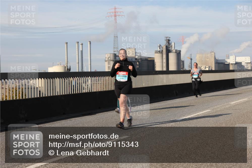 03.10.2025 - Köhlbrandbrückenlauf Lena Gebhardt http://msf.ph/oto/9115343 03.10.2025 10:18:09 Position 2 3098, 9 meine-sportfotos.de