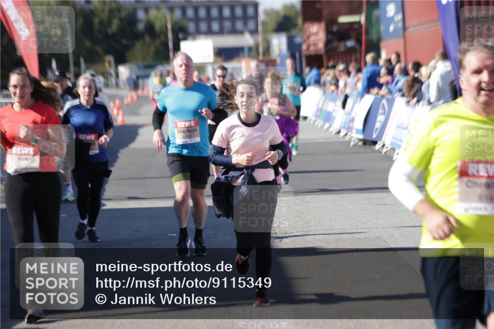 03.10.2025 - Köhlbrandbrückenlauf Jannik Wohlers http://msf.ph/oto/9115349 03.10.2025 13:32:46 Ziel 5133, 5226, 5255, 5442, 5446, 5477, 5478, 6147, 6148, 6360, 6513 meine-sportfotos.de