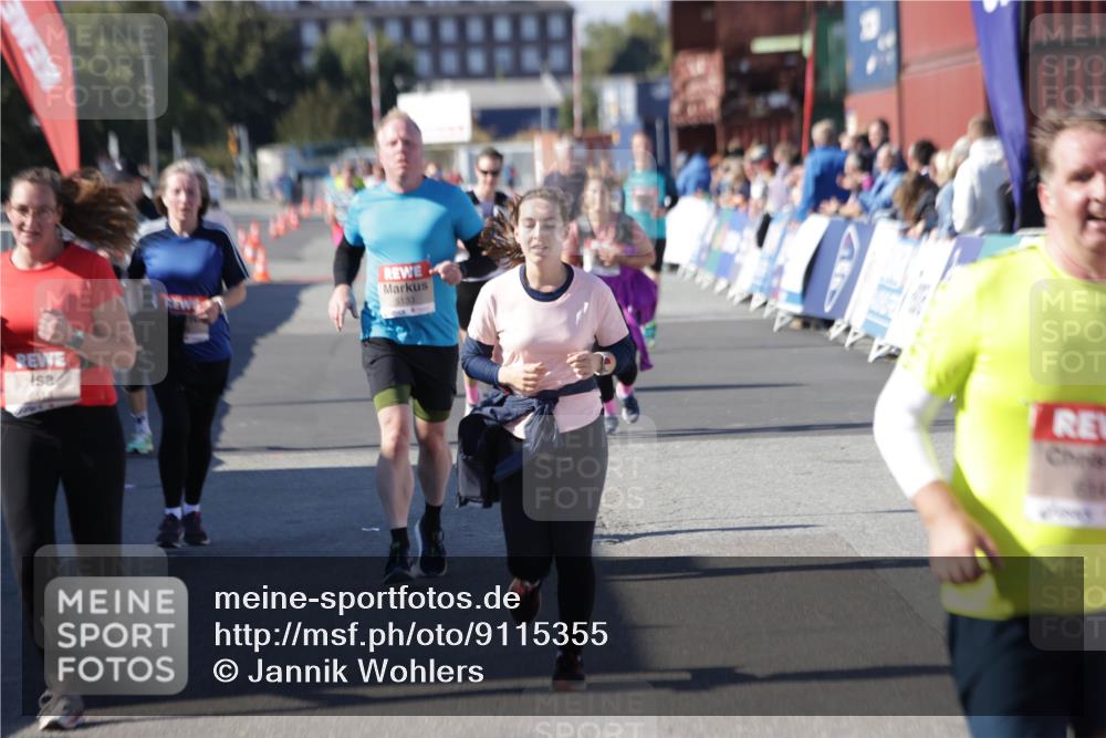 03.10.2025 - Köhlbrandbrückenlauf Jannik Wohlers http://msf.ph/oto/9115355 03.10.2025 13:32:46 Ziel 5133, 5226, 5255, 5442, 5446, 5477, 5478, 6147, 6148, 6360, 6513 meine-sportfotos.de