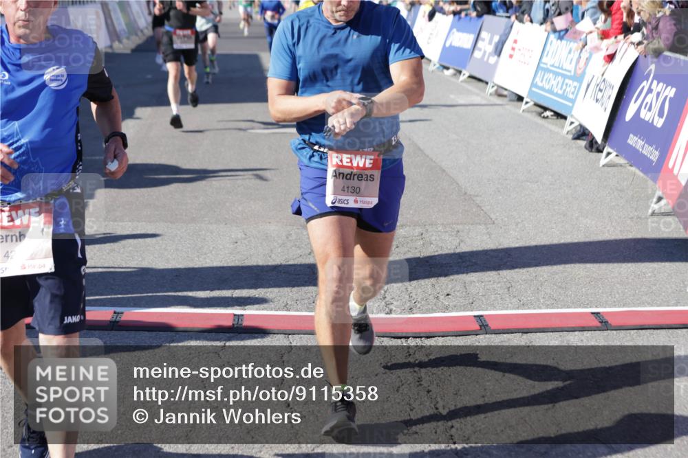 03.10.2025 - Köhlbrandbrückenlauf Jannik Wohlers http://msf.ph/oto/9115358 03.10.2025 13:02:17 Ziel 4109, 4130, 4281, 4492, 4946, 5617, 5697, 5747, 5845, 6492 meine-sportfotos.de