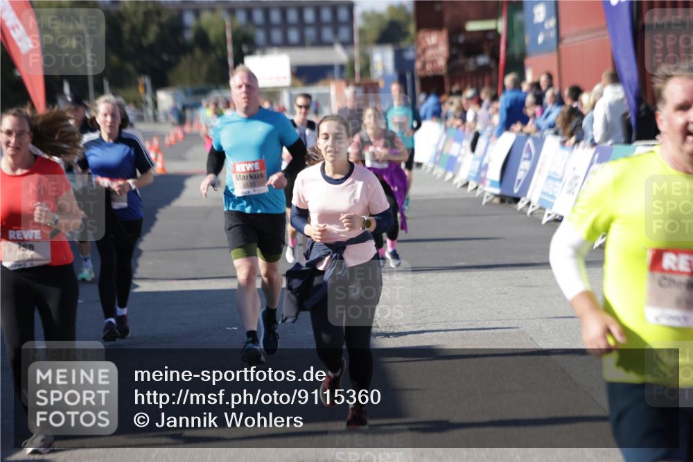 03.10.2025 - Köhlbrandbrückenlauf Jannik Wohlers http://msf.ph/oto/9115360 03.10.2025 13:32:47 Ziel 5133, 5187, 5226, 5255, 5273, 5442, 5446, 5477, 5478, 6147, 6148, 6360, 6513 meine-sportfotos.de