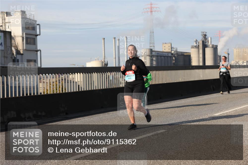 03.10.2025 - Köhlbrandbrückenlauf Lena Gebhardt http://msf.ph/oto/9115362 03.10.2025 10:18:10 Position 2 3098 meine-sportfotos.de