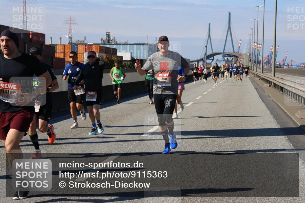 03.10.2025 - Köhlbrandbrückenlauf Strokosch-Dieckow http://msf.ph/oto/9115363 03.10.2025 12:48:21 Position 3 5810, 7, 6255 meine-sportfotos.de