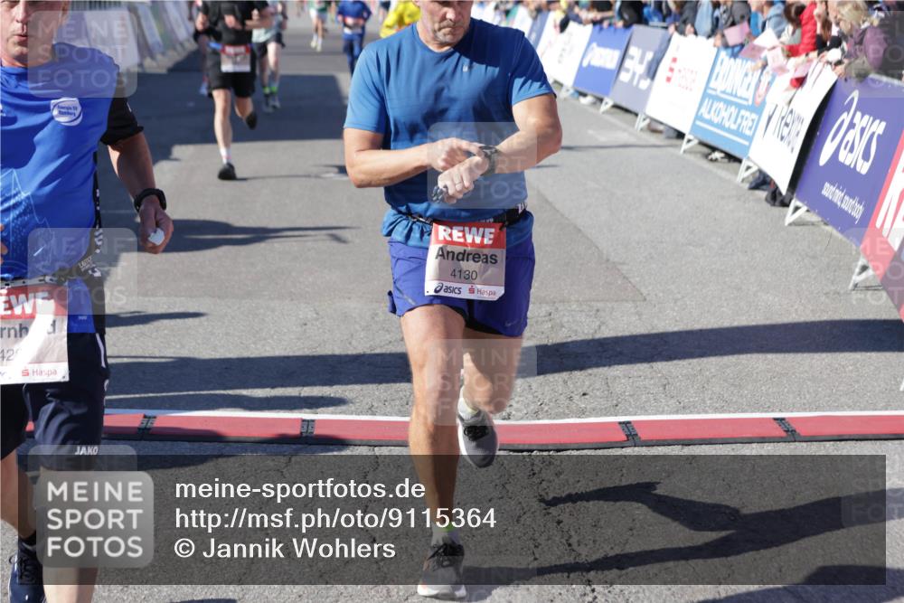 03.10.2025 - Köhlbrandbrückenlauf Jannik Wohlers http://msf.ph/oto/9115364 03.10.2025 13:02:17 Ziel 4109, 4130, 4281, 4492, 4946, 5617, 5697, 5747, 5845, 6492 meine-sportfotos.de