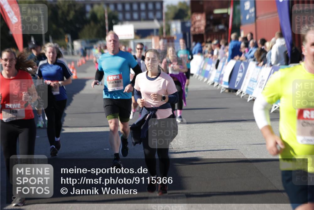 03.10.2025 - Köhlbrandbrückenlauf Jannik Wohlers http://msf.ph/oto/9115366 03.10.2025 13:32:47 Ziel 5133, 5187, 5226, 5255, 5273, 5442, 5446, 5477, 5478, 6147, 6148, 6360, 6513 meine-sportfotos.de