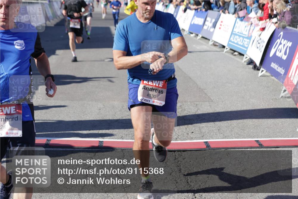 03.10.2025 - Köhlbrandbrückenlauf Jannik Wohlers http://msf.ph/oto/9115368 03.10.2025 13:02:17 Ziel 4109, 4130, 4281, 4492, 4946, 5617, 5697, 5747, 5845, 6492 meine-sportfotos.de