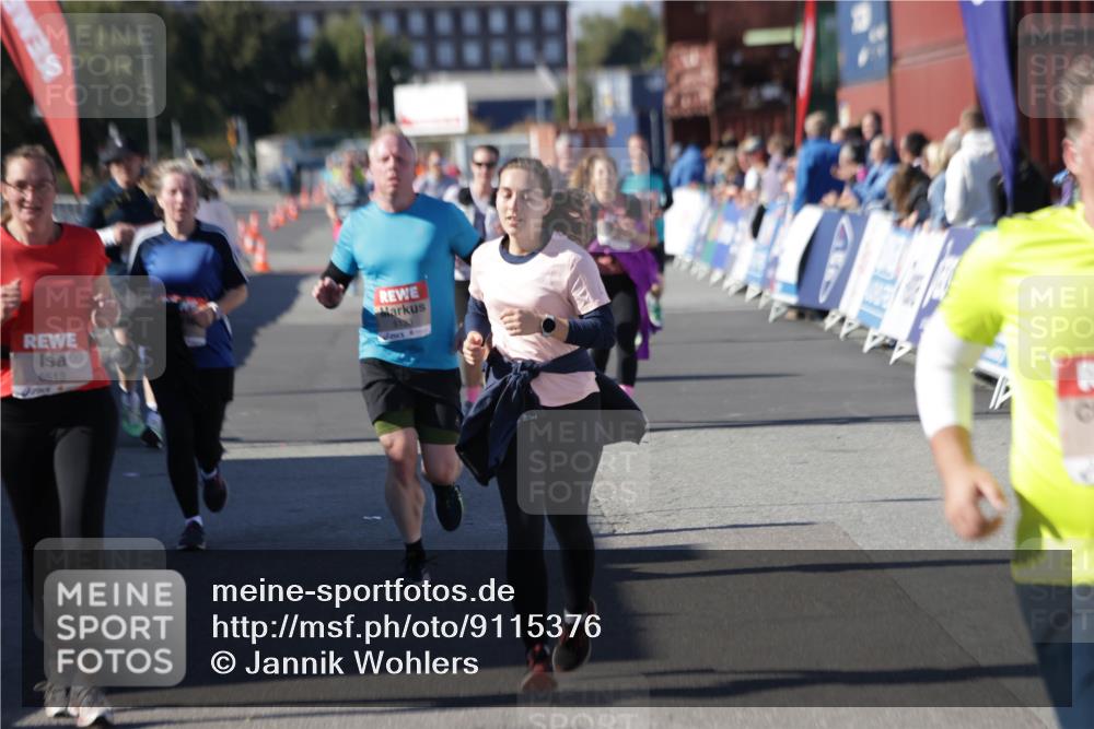 03.10.2025 - Köhlbrandbrückenlauf Jannik Wohlers http://msf.ph/oto/9115376 03.10.2025 13:32:47 Ziel 5133, 5187, 5226, 5255, 5273, 5442, 5446, 5477, 5478, 6147, 6148, 6360, 6513 meine-sportfotos.de