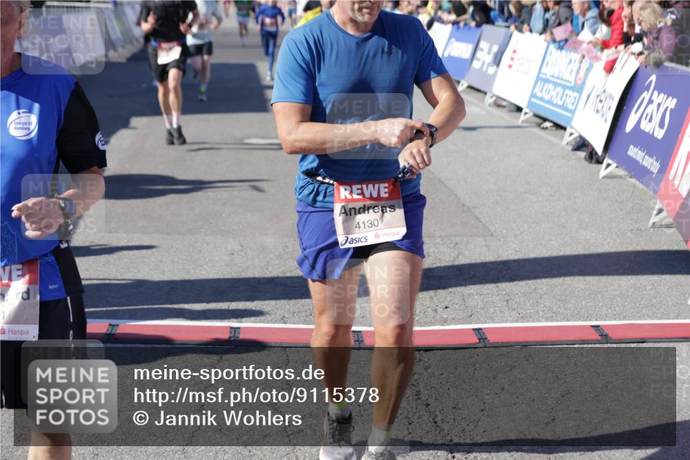 03.10.2025 - Köhlbrandbrückenlauf Jannik Wohlers http://msf.ph/oto/9115378 03.10.2025 13:02:17 Ziel 4109, 4130, 4281, 4492, 4946, 5617, 5697, 5747, 5845, 6492 meine-sportfotos.de