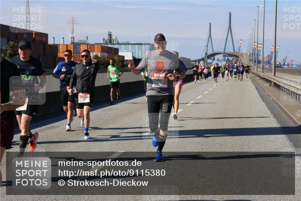 03.10.2025 - Köhlbrandbrückenlauf Strokosch-Dieckow http://msf.ph/oto/9115380 03.10.2025 12:48:21 Position 3 255 meine-sportfotos.de