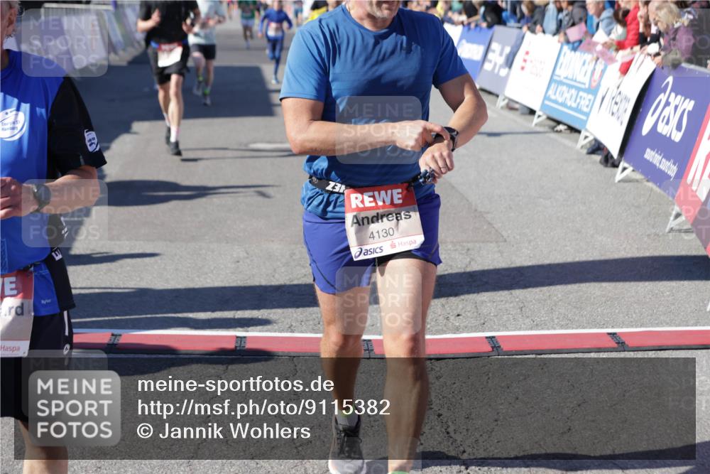 03.10.2025 - Köhlbrandbrückenlauf Jannik Wohlers http://msf.ph/oto/9115382 03.10.2025 13:02:17 Ziel 4109, 4130, 4281, 4492, 4946, 5617, 5697, 5747, 5845, 6492 meine-sportfotos.de