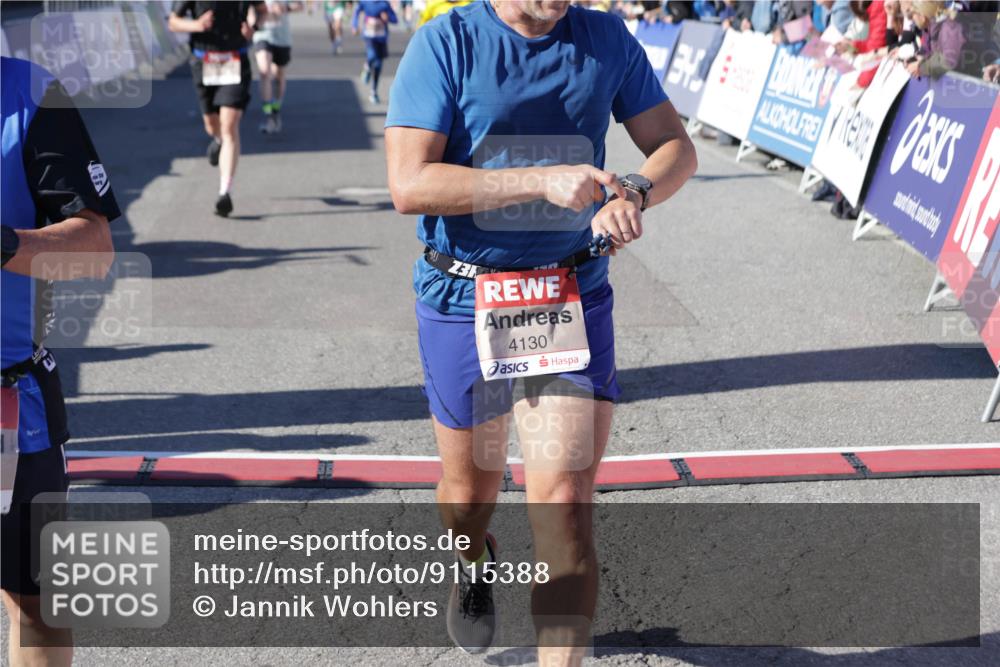 03.10.2025 - Köhlbrandbrückenlauf Jannik Wohlers http://msf.ph/oto/9115388 03.10.2025 13:02:17 Ziel 4109, 4130, 4281, 4492, 4946, 5617, 5697, 5747, 5845, 6492 meine-sportfotos.de