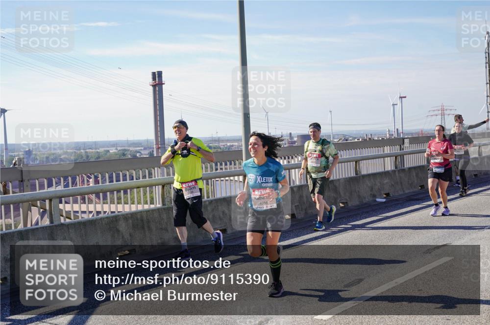 03.10.2025 - Köhlbrandbrückenlauf Michael Burmester http://msf.ph/oto/9115390 03.10.2025 12:56:54 Position 2 4984 meine-sportfotos.de