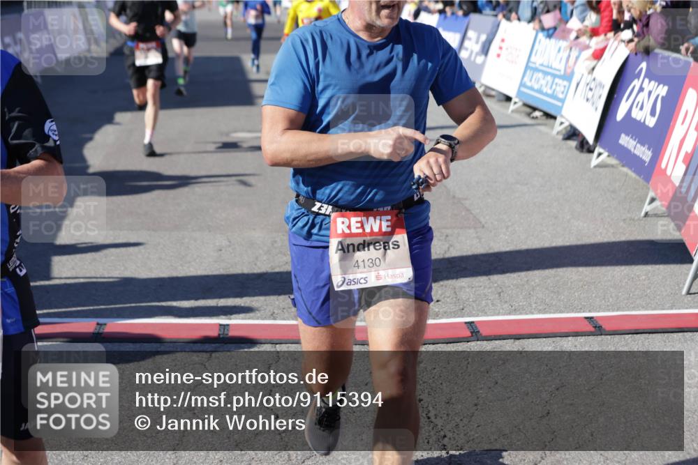 03.10.2025 - Köhlbrandbrückenlauf Jannik Wohlers http://msf.ph/oto/9115394 03.10.2025 13:02:17 Ziel 4109, 4130, 4281, 4492, 4946, 5617, 5697, 5747, 5845, 6492 meine-sportfotos.de