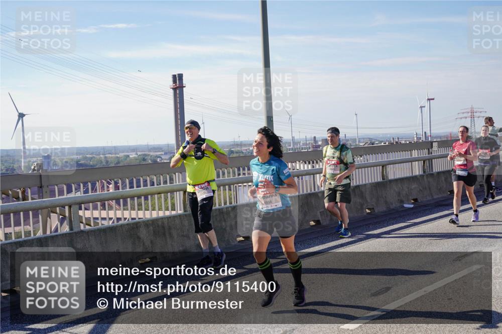 03.10.2025 - Köhlbrandbrückenlauf Michael Burmester http://msf.ph/oto/9115400 03.10.2025 12:56:54 Position 2 4984 meine-sportfotos.de