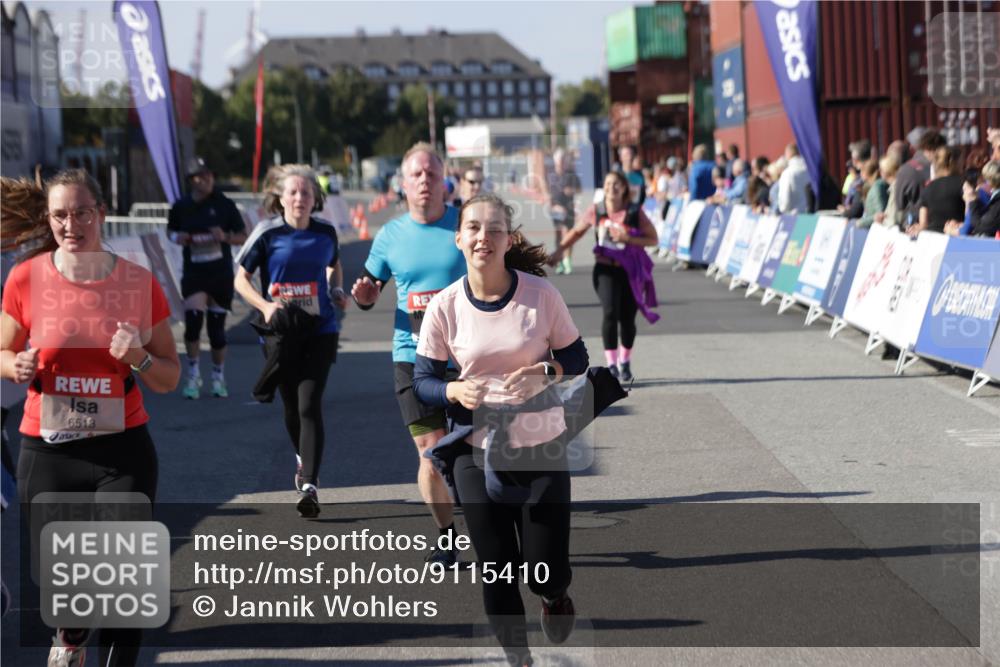 03.10.2025 - Köhlbrandbrückenlauf Jannik Wohlers http://msf.ph/oto/9115410 03.10.2025 13:32:49 Ziel 5110, 5133, 5187, 5273, 5446, 5477, 5478, 6147, 6148, 6360, 6513 meine-sportfotos.de