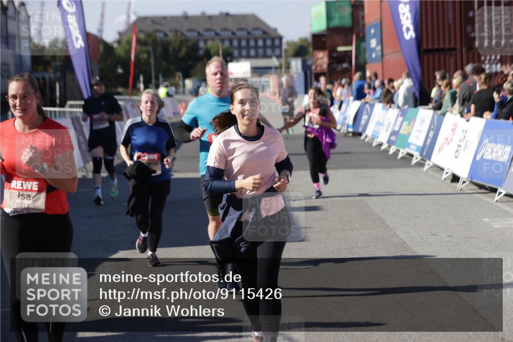03.10.2025 - Köhlbrandbrückenlauf Jannik Wohlers http://msf.ph/oto/9115426 03.10.2025 13:32:49 Ziel 5110, 5133, 5187, 5273, 5446, 5477, 5478, 6147, 6148, 6360, 6513 meine-sportfotos.de