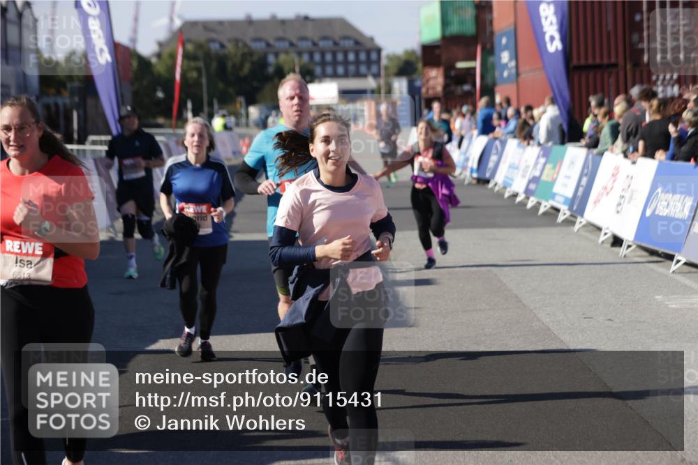 03.10.2025 - Köhlbrandbrückenlauf Jannik Wohlers http://msf.ph/oto/9115431 03.10.2025 13:32:49 Ziel 5110, 5133, 5187, 5273, 5446, 5477, 5478, 6147, 6148, 6360, 6513 meine-sportfotos.de