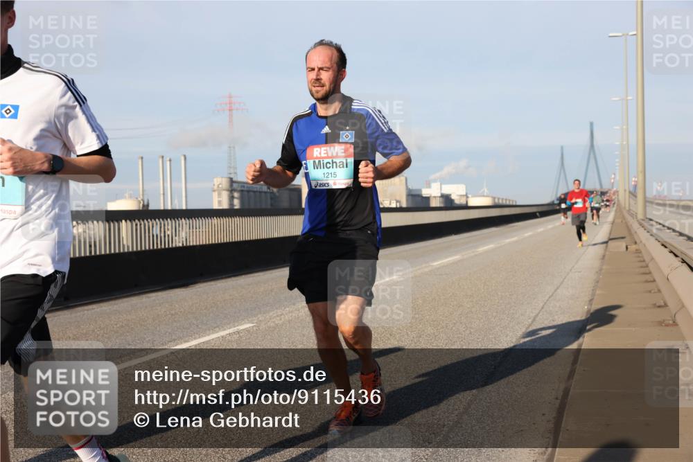 03.10.2025 - Köhlbrandbrückenlauf Lena Gebhardt http://msf.ph/oto/9115436 03.10.2025 09:43:33 Position 2 1215 meine-sportfotos.de