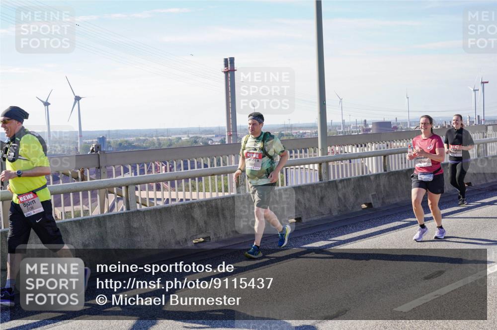 03.10.2025 - Köhlbrandbrückenlauf Michael Burmester http://msf.ph/oto/9115437 03.10.2025 12:56:55 Position 2 5138 meine-sportfotos.de