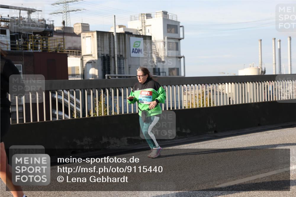 03.10.2025 - Köhlbrandbrückenlauf Lena Gebhardt http://msf.ph/oto/9115440 03.10.2025 10:18:12 Position 2 3624 meine-sportfotos.de