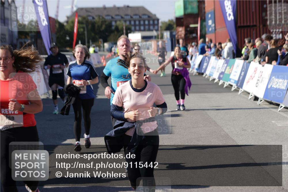 03.10.2025 - Köhlbrandbrückenlauf Jannik Wohlers http://msf.ph/oto/9115442 03.10.2025 13:32:49 Ziel 5110, 5133, 5187, 5273, 5446, 5477, 5478, 6147, 6148, 6360, 6513 meine-sportfotos.de