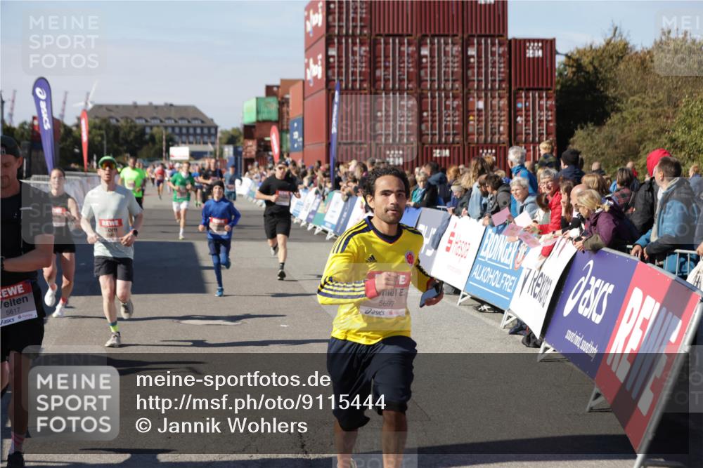 03.10.2025 - Köhlbrandbrückenlauf Jannik Wohlers http://msf.ph/oto/9115444 03.10.2025 13:02:18 Ziel 4109, 4130, 4281, 4337, 4492, 4946, 5617, 5697, 5747, 5845, 6465, 6492 meine-sportfotos.de