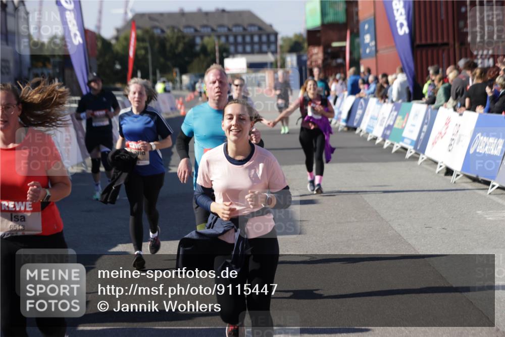 03.10.2025 - Köhlbrandbrückenlauf Jannik Wohlers http://msf.ph/oto/9115447 03.10.2025 13:32:49 Ziel 5110, 5133, 5187, 5273, 5446, 5477, 5478, 6147, 6148, 6360, 6513 meine-sportfotos.de