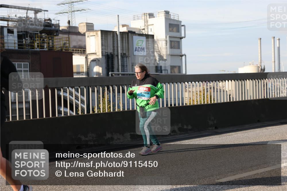 03.10.2025 - Köhlbrandbrückenlauf Lena Gebhardt http://msf.ph/oto/9115450 03.10.2025 10:18:12 Position 2 3624 meine-sportfotos.de