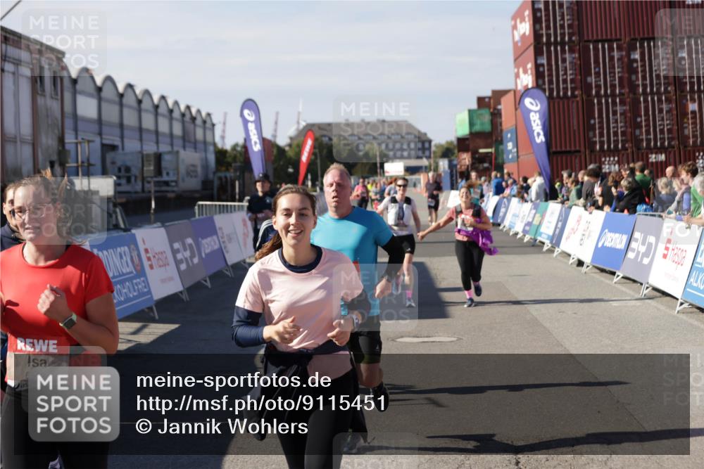 03.10.2025 - Köhlbrandbrückenlauf Jannik Wohlers http://msf.ph/oto/9115451 03.10.2025 13:32:51 Ziel 5110, 5133, 5187, 5273, 5446, 5477, 5478, 6147, 6148, 6360, 6513 meine-sportfotos.de