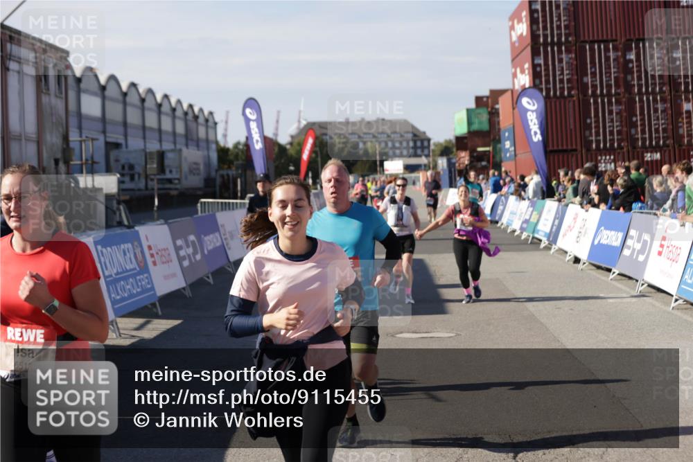 03.10.2025 - Köhlbrandbrückenlauf Jannik Wohlers http://msf.ph/oto/9115455 03.10.2025 13:32:51 Ziel 5110, 5133, 5187, 5273, 5446, 5477, 5478, 6147, 6148, 6360, 6513 meine-sportfotos.de